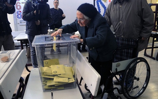 Kars'ta Oylar Tekrar Sayılıyor