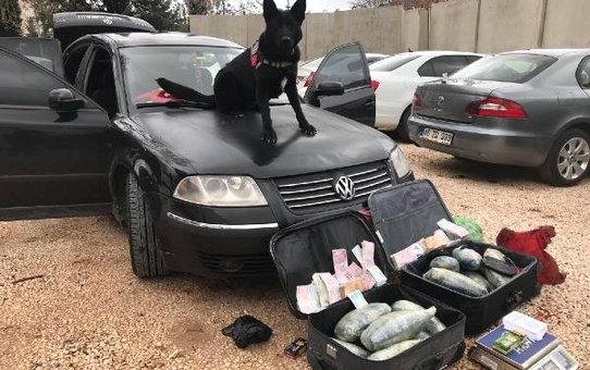 Alf ile Yapılan Aramada, Araçlarda 15 Kilo Esrar Ele Geçirildi
