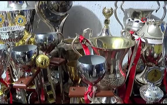 Manisaspor'un Tarihi Kupaları 59 Bin Liraya Satıldı