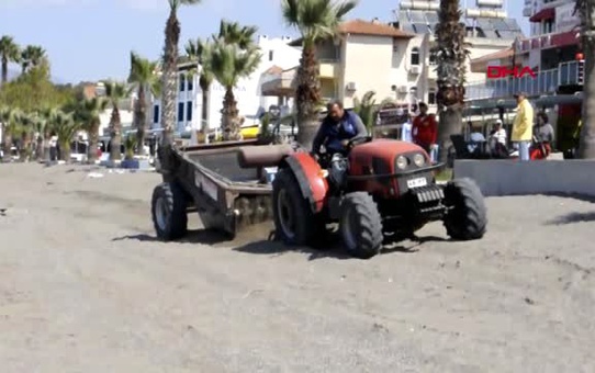 Muğla Caretta Caretta'ların Yumurta Bırakacağı Plajda Temizlik