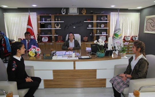 Sungurlu'da Makam Koltuklarına Çocuklar Oturdu