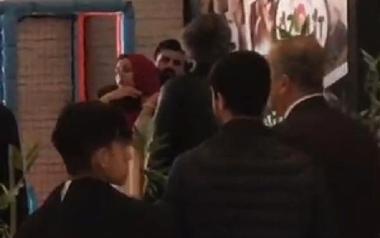 Silahlı Koca, Tartıştığı Eşini Kafede Rehin Aldı