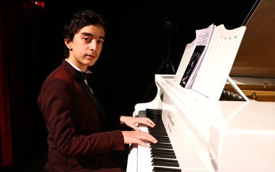 Kimsesiz Çocuklar Yararına Verdiği Konserlerle Takdir Topluyor