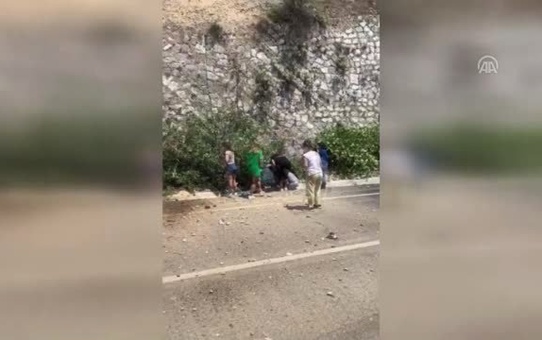 Çekici Uçuruma Yuvarlandı: 2 Ölü, 1 Yaralı