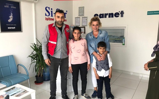 Elif ve Kardeşinin Duyma Sevinci