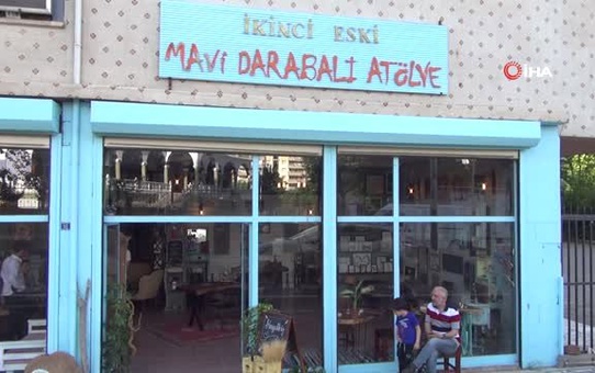 Atık Malzemelerden Sanat Üretiyor