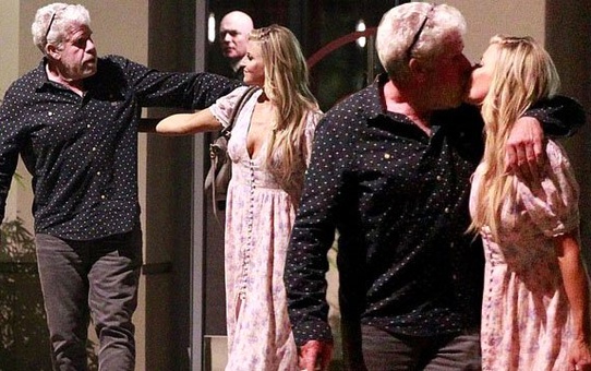 Evli Oyuncu Ron Perlman, Rol Arkadaşı Allison Dunbar ile Öpüşürken Yakalandı