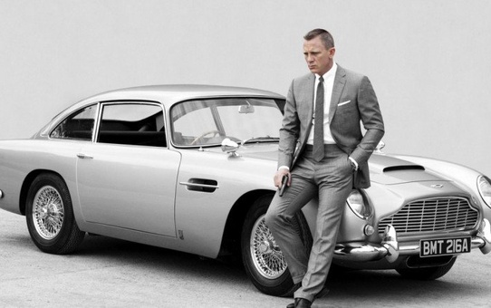 25. James Bond Filminin Çekimlerinde Hayranları Heyecanlandıran Aston Martin Detayı