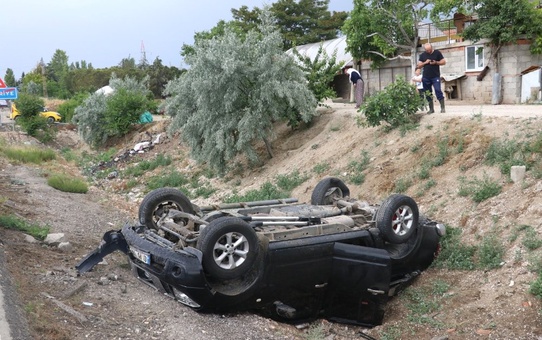 Burdur'da otomobil devrildi: 4 yaralı