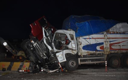 Kırıkkale'de zincirleme kaza: 2 ölü, 17 yaralı (2)