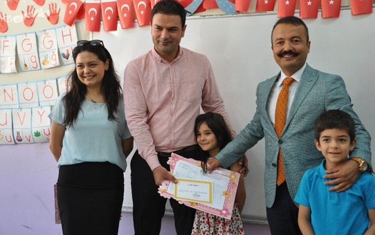 Yüksekova'da karne dağıtım töreni