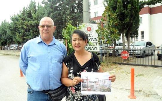 Yolda bulup jandarmaya teslim ettikleri çanta, hayatlarını kararttı