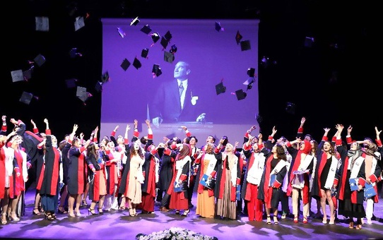 GAÜN Diş Hekimliği Fakültesi'nde mezuniyet heyecanı