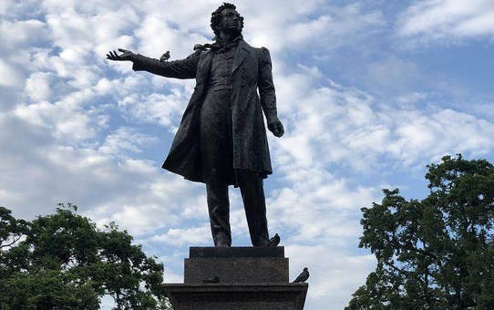 Rusya'da en çok sevilen Rus klasik eser yazarı kim? Moskova ve Petersburg'da sorduk