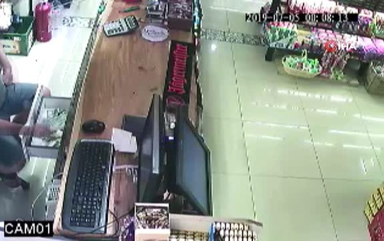 Kasadan eksilen paraların sebebini öğrenince şaşkına döndü.