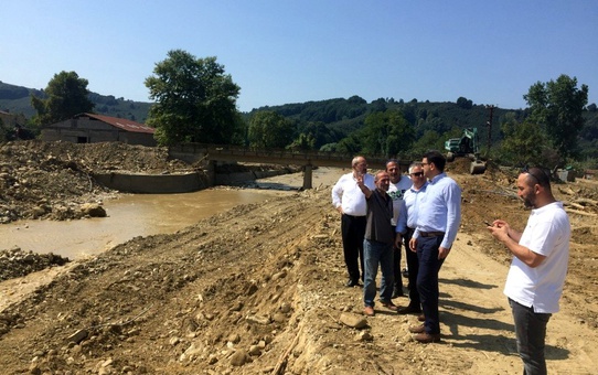 MÜSİAD yöneticileri selden zarar gören bölgeleri inceledi