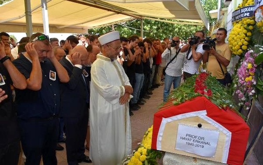 Prof. Dr. Erkanal, son yolculuğuna uğurlandı