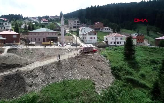 GİRESUN KAMYONETİN KASASINI AHŞAP EV MONTE ETTİ, YAYLALARI GEZİYOR