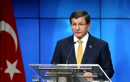 Parti kuracağı konuşulan Ahmet Davutoğlu'nun dünürü görevinden istifa etti