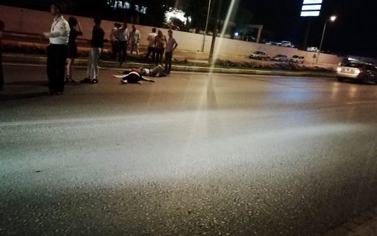 Düğüne giden karı kocaya otomobil çarptı