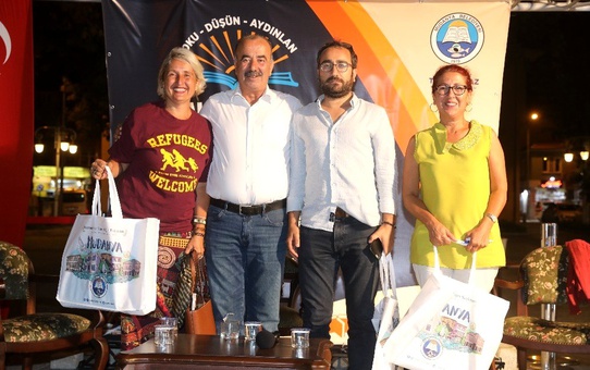 Melda Onur: 'Farklılıklarla yaşamayı öğrenmeliyiz'