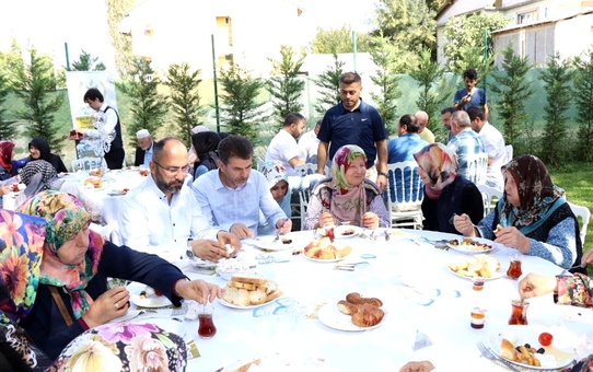 Kartepeli büyükler kahvaltıda buluştu