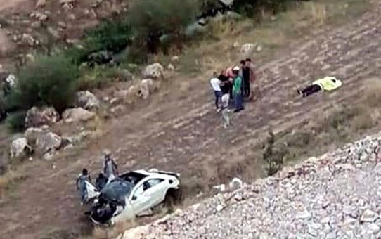 Otomobil 50 metrelik uçurumdan yuvarlandı: 1 ölü, 1 yaralı