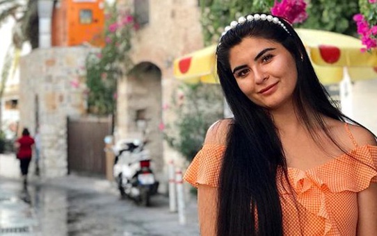 Başörtüsünü çıkaran Hanife Gürdal 'İyice soyundun' eleştirilerini tiye aldı