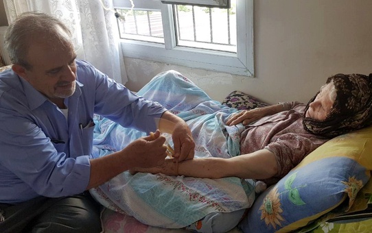 Kula'nın sevilen doktoru yaşam savaşını kaybetti