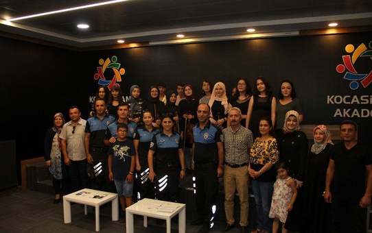 Kayseri Emniyetinden Gençlere Keman Kursu