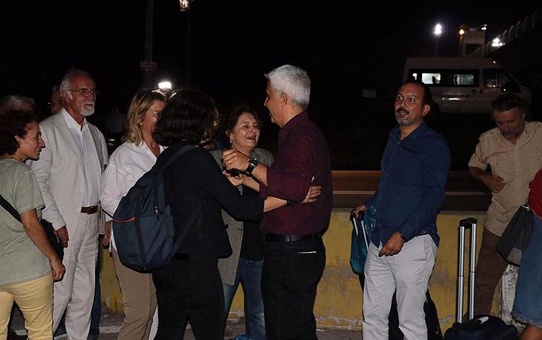 Tahliye edilen Cumhuriyet gazetesi yazarları: Her şeyin mizah olduğu bir dönemden geçiyoruz