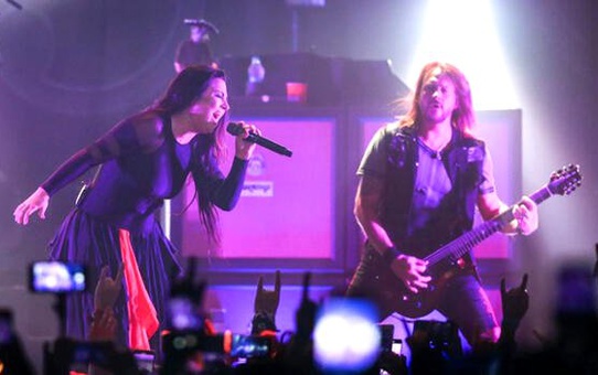 Evanescence İstanbul'da hayranlarıyla buluştu