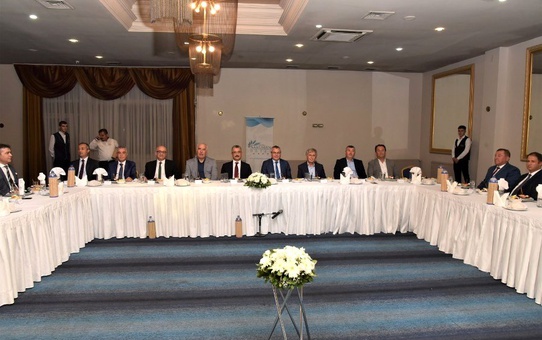 İki müdüre veda yemeği