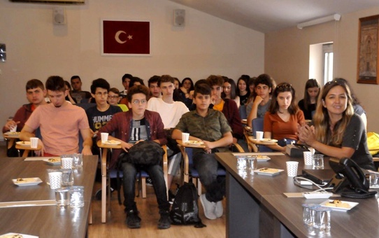 Kar taneleri Kuşadası'nda yüzme öğrenecek