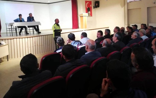 Taşımalı hizmet veren şoförlere seminer