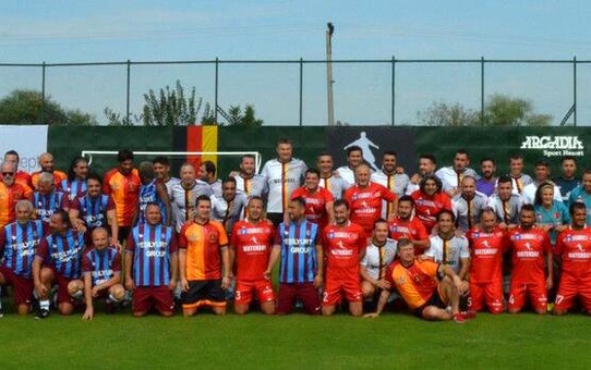 'Türk-Alman Dostluk Günü Futbol Turnuvası' başladı! Deniz Barış, Tanju Çolak...