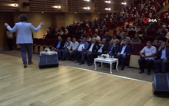 Yedi Başak'tan 'Dijital Çağda Sosyal Medya ve Aile' konferansı