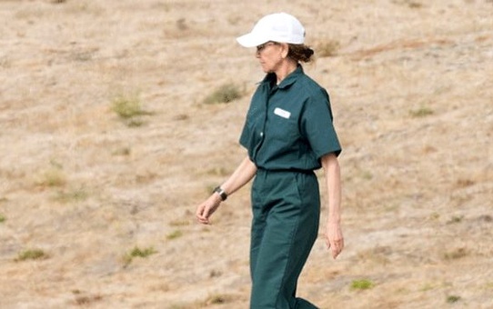 Amerikalı oyuncu Felicity Huffman'ın cezaevinde mahkum elbisesiyle çekilmiş fotoğrafı yayınlandı