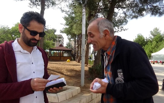 Oğlunun youtube kanalını tanıtmak için Türkiye'yi geziyor