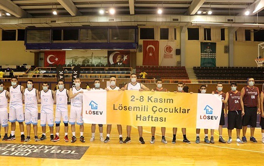 Gediz Elektrik Basketbol Takımı, lösemili çocuklar için maske takarak farkındalık oluşturdu