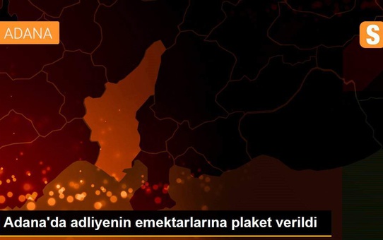 Adana'da adliyenin emektarlarına plaket verildi