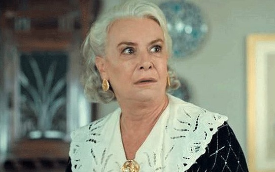 İstanbullu Gelin'in Esma Sultan'ı İpek Bilgin verdiği pozlarla hayranlık uyandırdı