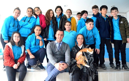 Okulun 373 numaralı öğrencisi kedi 'Paşa'