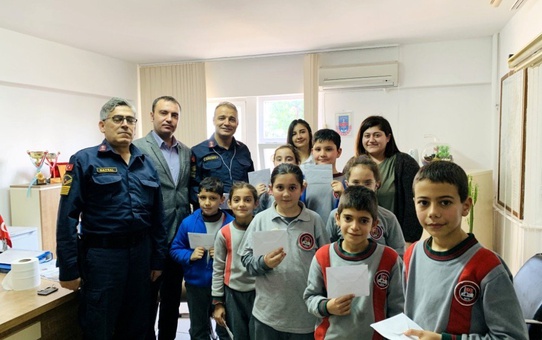 Öğrencilerden Mehmetçiğe mektup