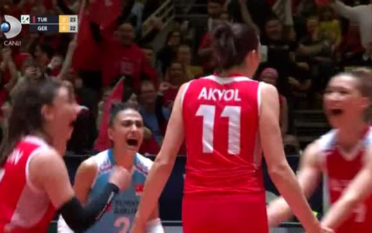 Spor filenin sultanları'nın tokyo yolculuğunu anlatan spiker başak koç final stresimizi kırdık