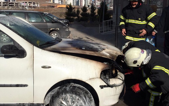 Kırıkkale'de park halindeki araçta çıkan yangın hasara neden oldu