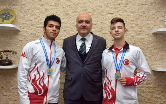 Belediye güreş takımından Başkan Acar'a ziyaret
