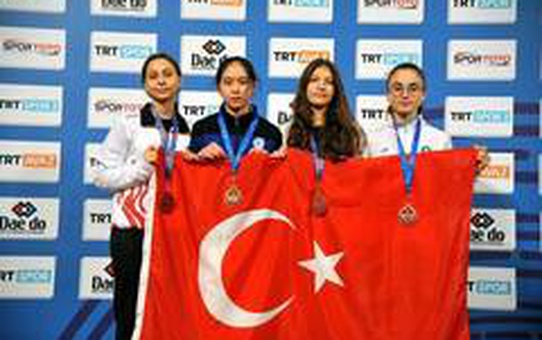 Büyükşehirli gençlerden iki madalya