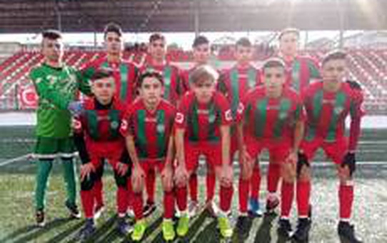 1308 Osmaneli Belediye Spor U16 futbol takımı şampiyonluğu garantiledi