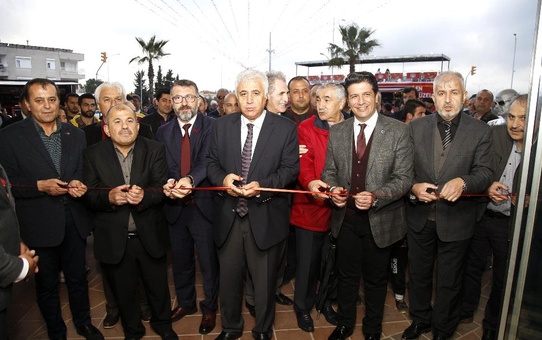 Döşemealtı'nın ilk AVM'si kapılarını açtı